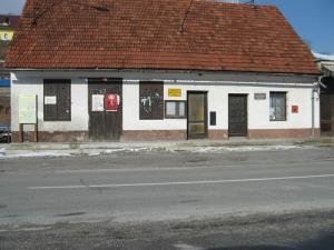 Sedanji objekt, ki bo zrušen, da bo na tem mestu zrasel večnamenski objekt na Prevorju.